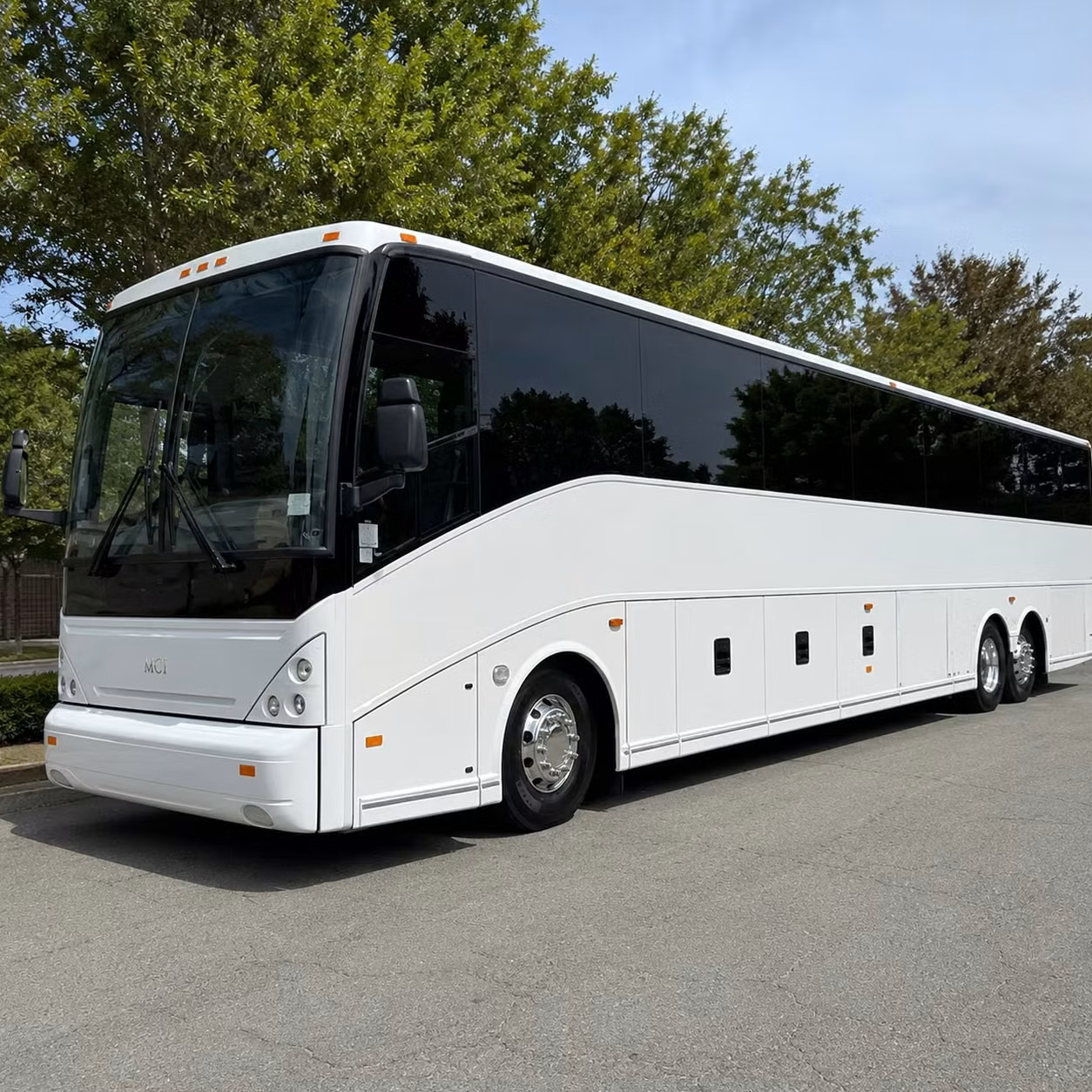 find the right airport bus for your manteca wedding reunion or group trip