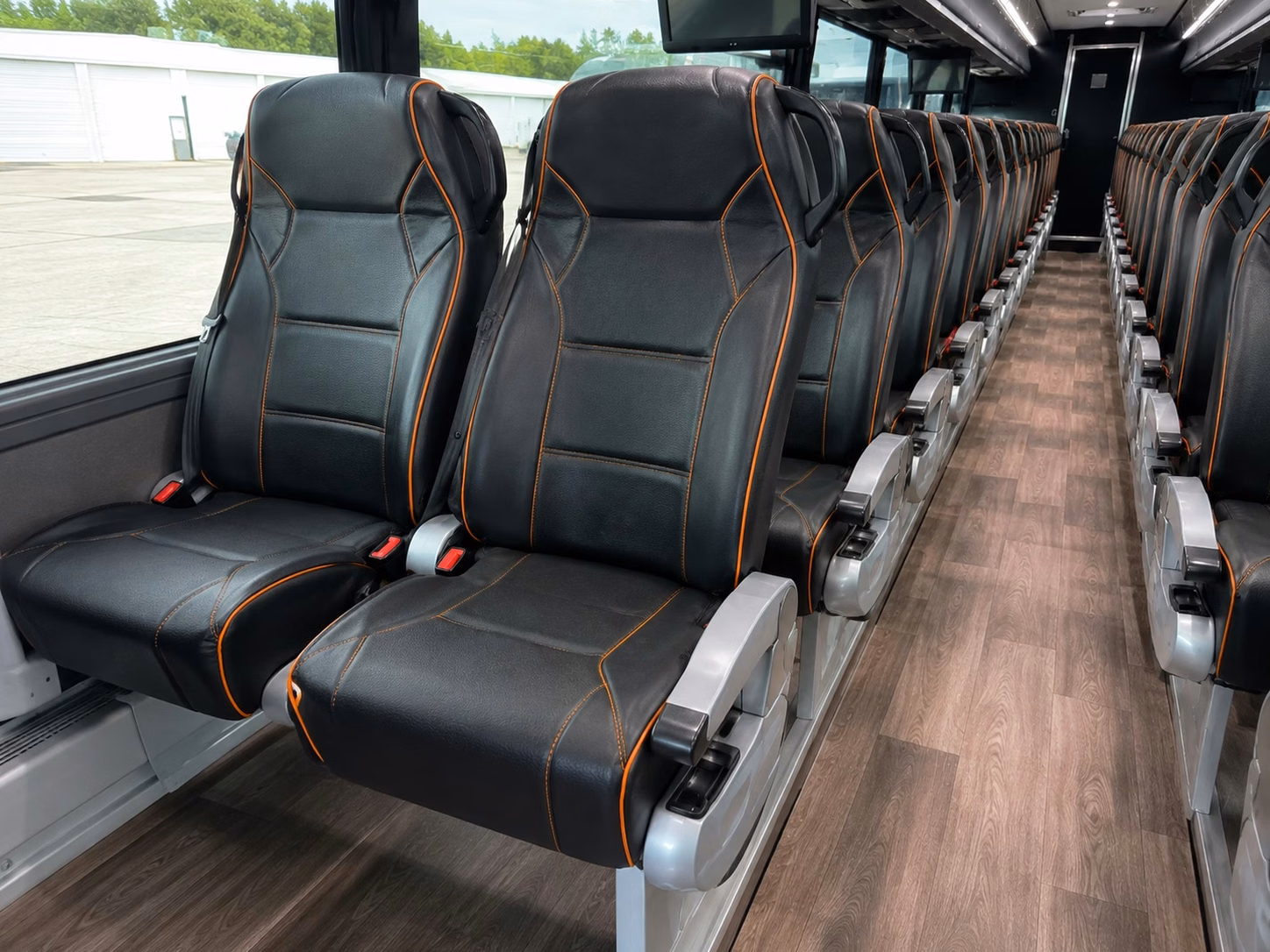 minibus rentals that keep smaller manteca prom groups comfortable and on time